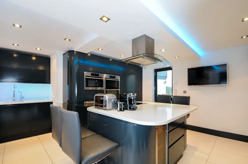 Kitchen at Modern suburban Bromley home, D2860 (photo 2)