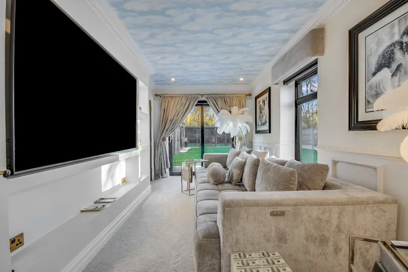 Quirky Brentwood Home, D2858 (photo 8)
