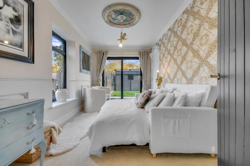 Bedroom at Quirky Brentwood Home, D2858 (photo 13)
