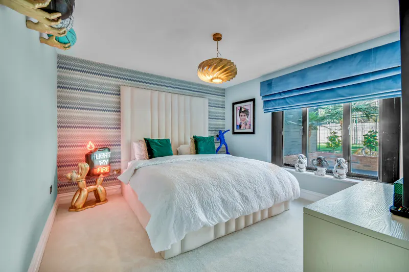 Bedroom at Quirky Brentwood Home, D2858 (photo 11)