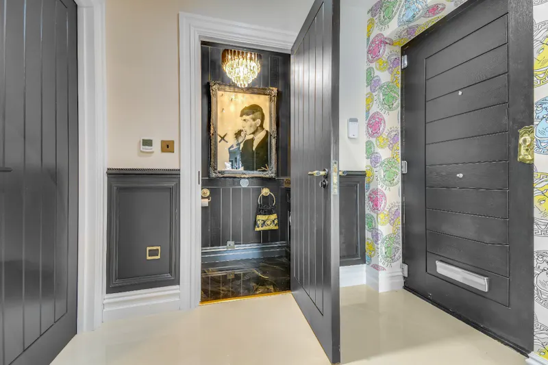 Quirky Brentwood Home, D2858 (photo 9)