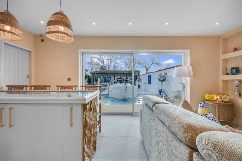 Quirky Brentwood Home, D2858 (photo 15)