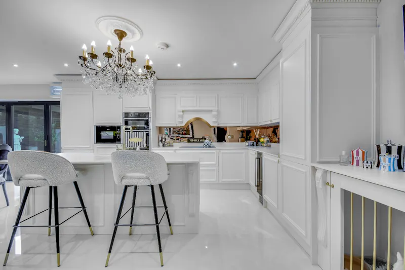 Quirky Brentwood Home, D2858 (photo 5)