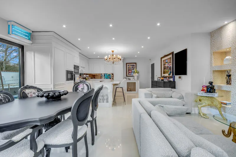 Quirky Brentwood Home, D2858 (photo 4)