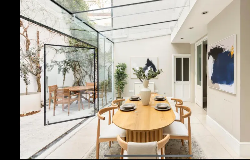 Dining room at Notting Hill Garden Flat, F1272 (photo 2)