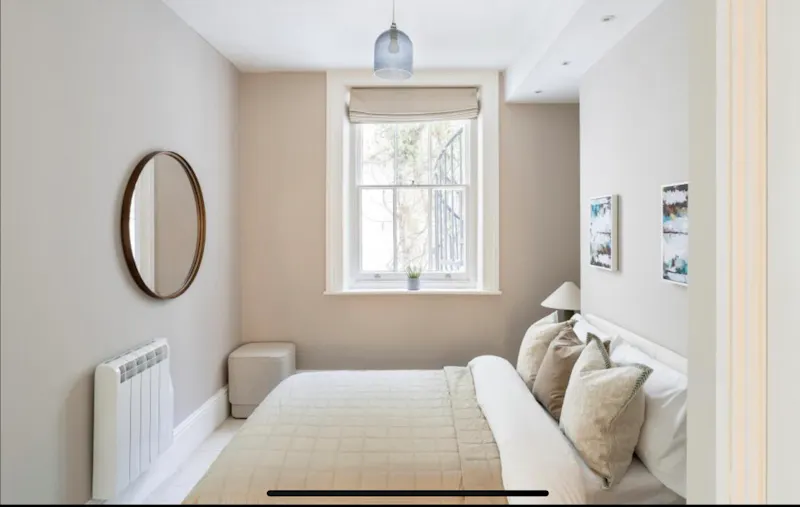 Bedroom at Notting Hill Garden Flat, F1272 (photo 9)