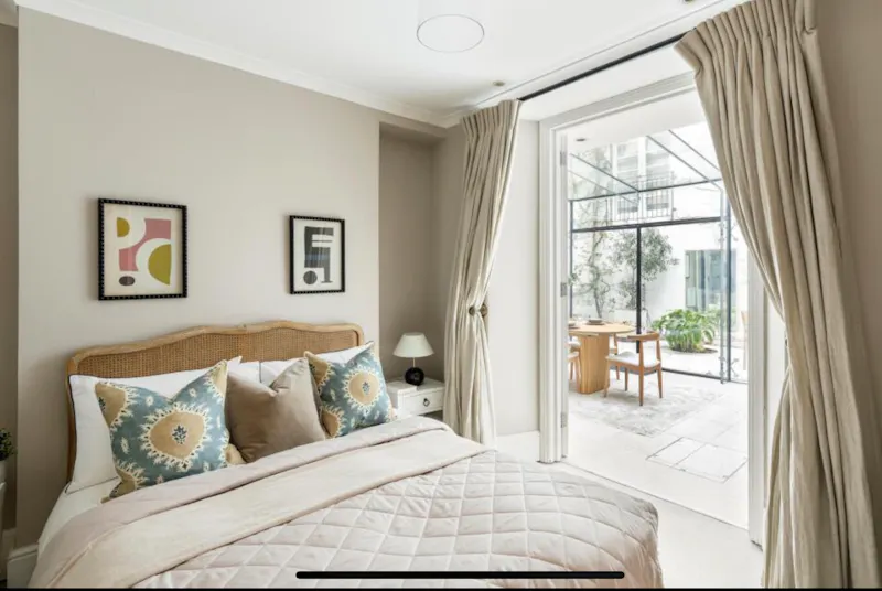 Bedroom - main at Notting Hill Garden Flat, F1272 (photo 7)