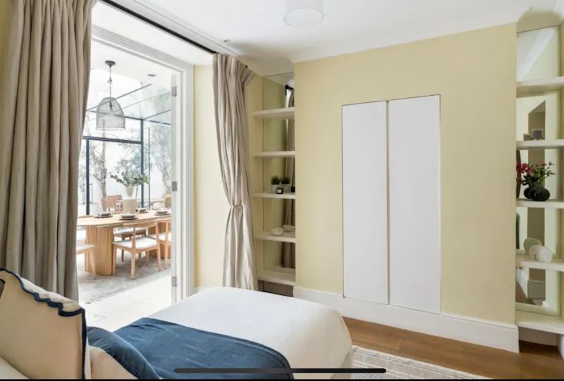 Bedroom at Notting Hill Garden Flat, F1272 (photo 10)