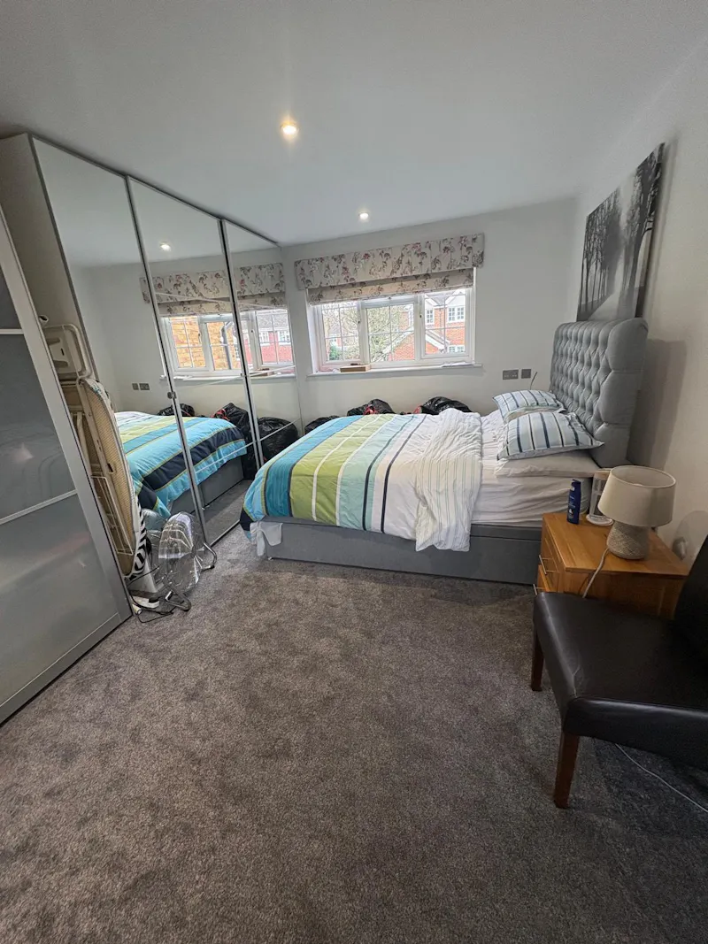 Bedroom at Pinner family home, D2863 (photo 22)