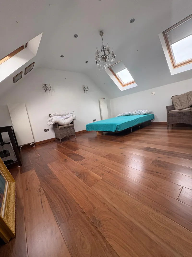 Bedroom at Pinner family home, D2863 (photo 16)