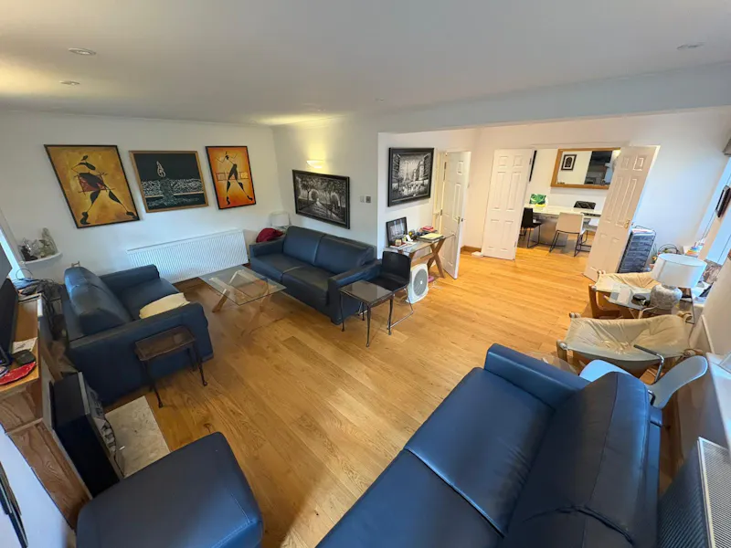 Open plan at Pinner family home, D2863 (photo 5)