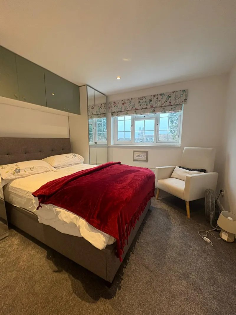Bedroom at Pinner family home, D2863 (photo 18)