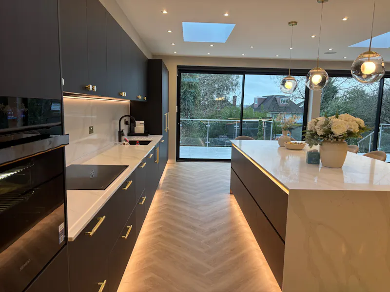 Mill Hill modern family home, D2873 (photo 8)