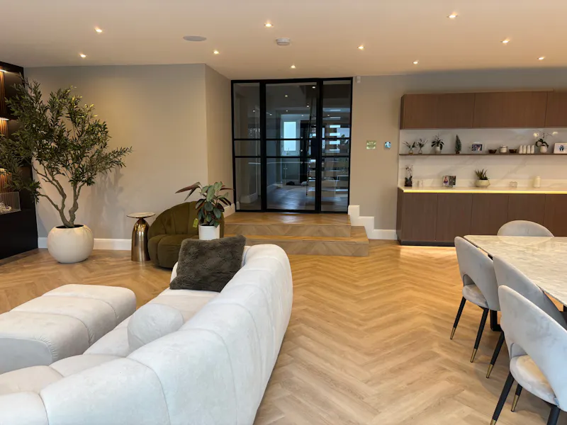 Mill Hill modern family home, D2873 (photo 7)