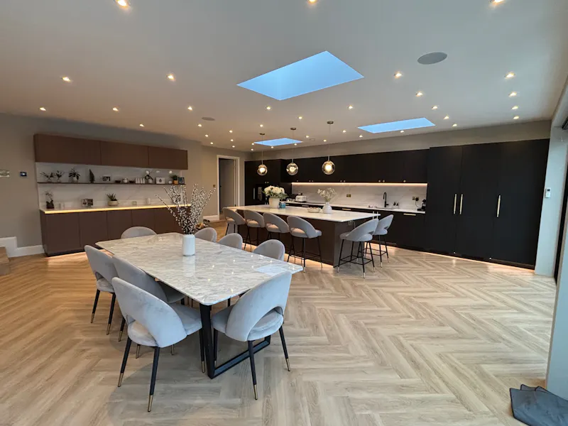 Open plan at Mill Hill modern family home, D2873 (photo 14)