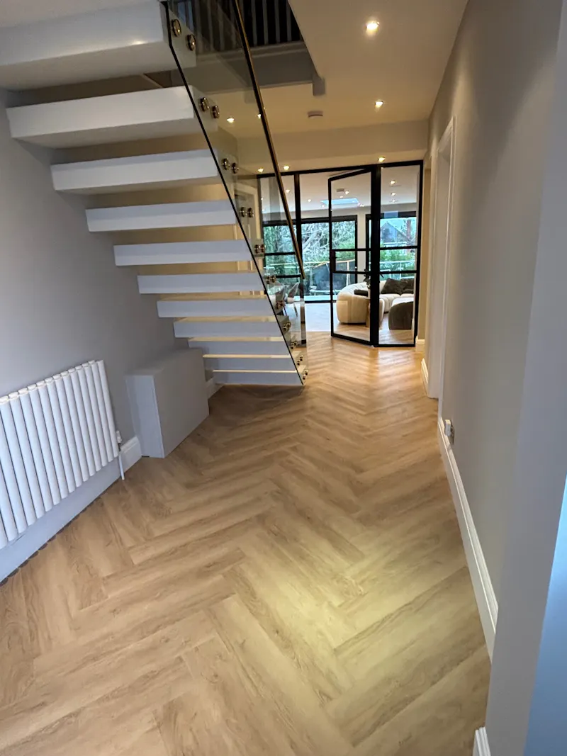 Mill Hill modern family home, D2873 (photo 3)