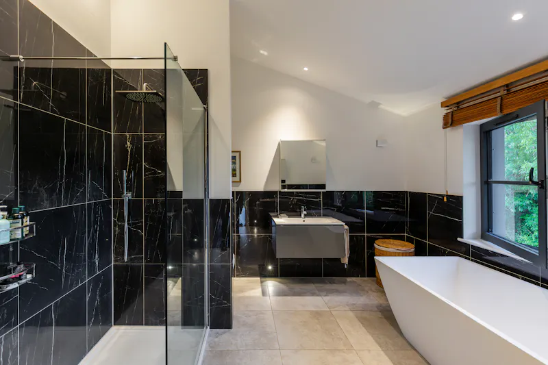 Shower at Chiltington Designer Barn, D2859 (photo 34)