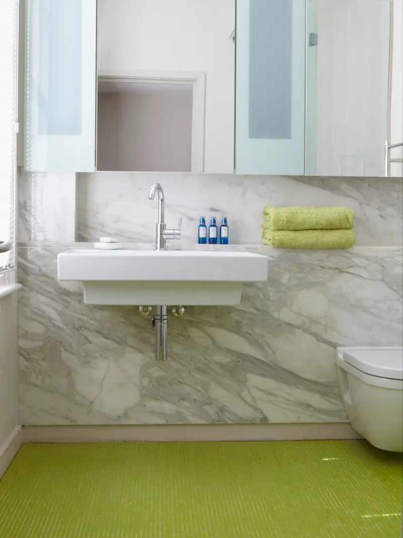 Bathroom at Shepherd's Bush family home, B2116 (photo 21)