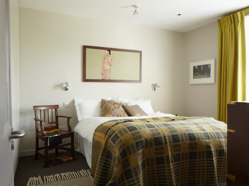 Bedroom at Shepherd's Bush family home, B2116 (photo 18)