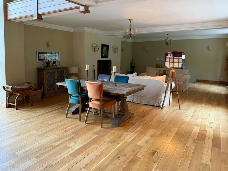 Dining room at Beautiful Bedford barn, L777 (photo 7)