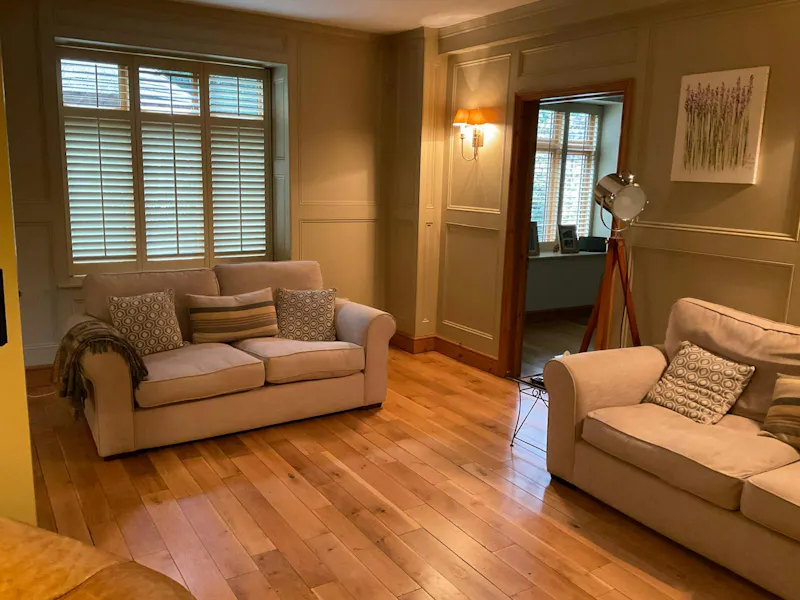 Sitting room at Beautiful Bedford barn, L777 (photo 9)