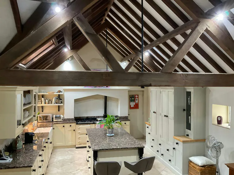 Beautiful Bedford barn, L777 (photo 4)