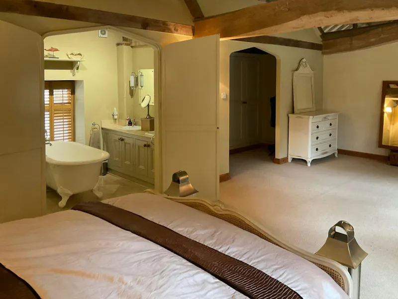 Beautiful Bedford barn, L777 (photo 15)