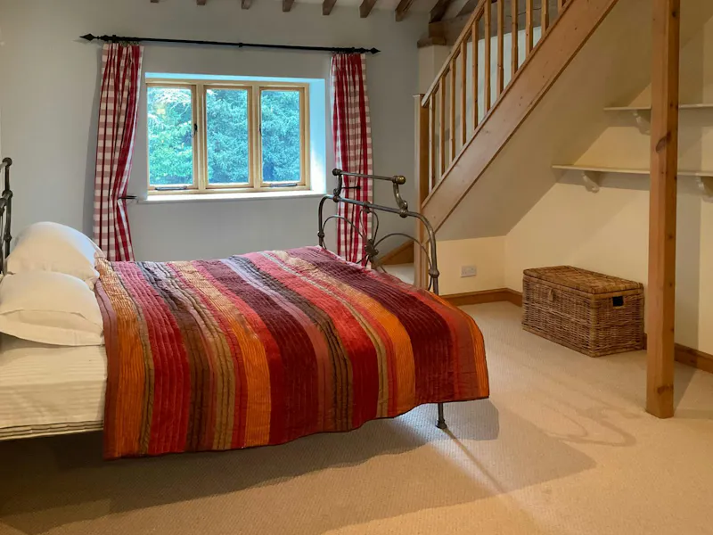 Beautiful Bedford barn, L777 (photo 20)