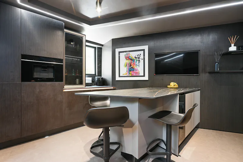 Kitchen at Sleek Modern Harrow apartment, B2118 (photo 7)