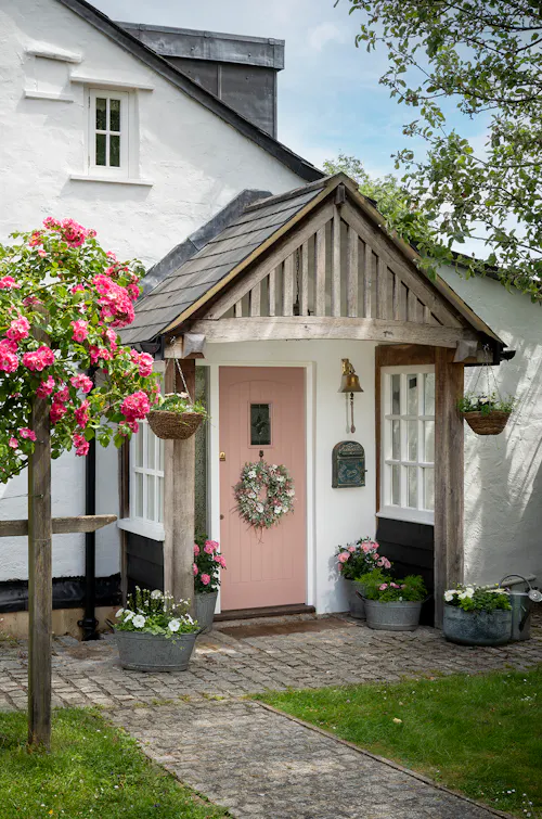 Colourful cosy Hertford cottage, C954