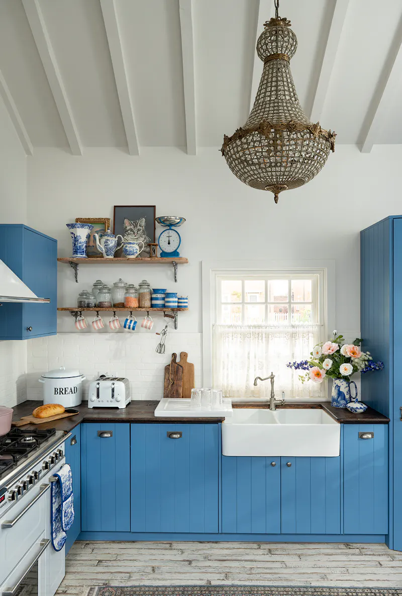 Colourful cosy Hertford cottage, C954 (photo 12)