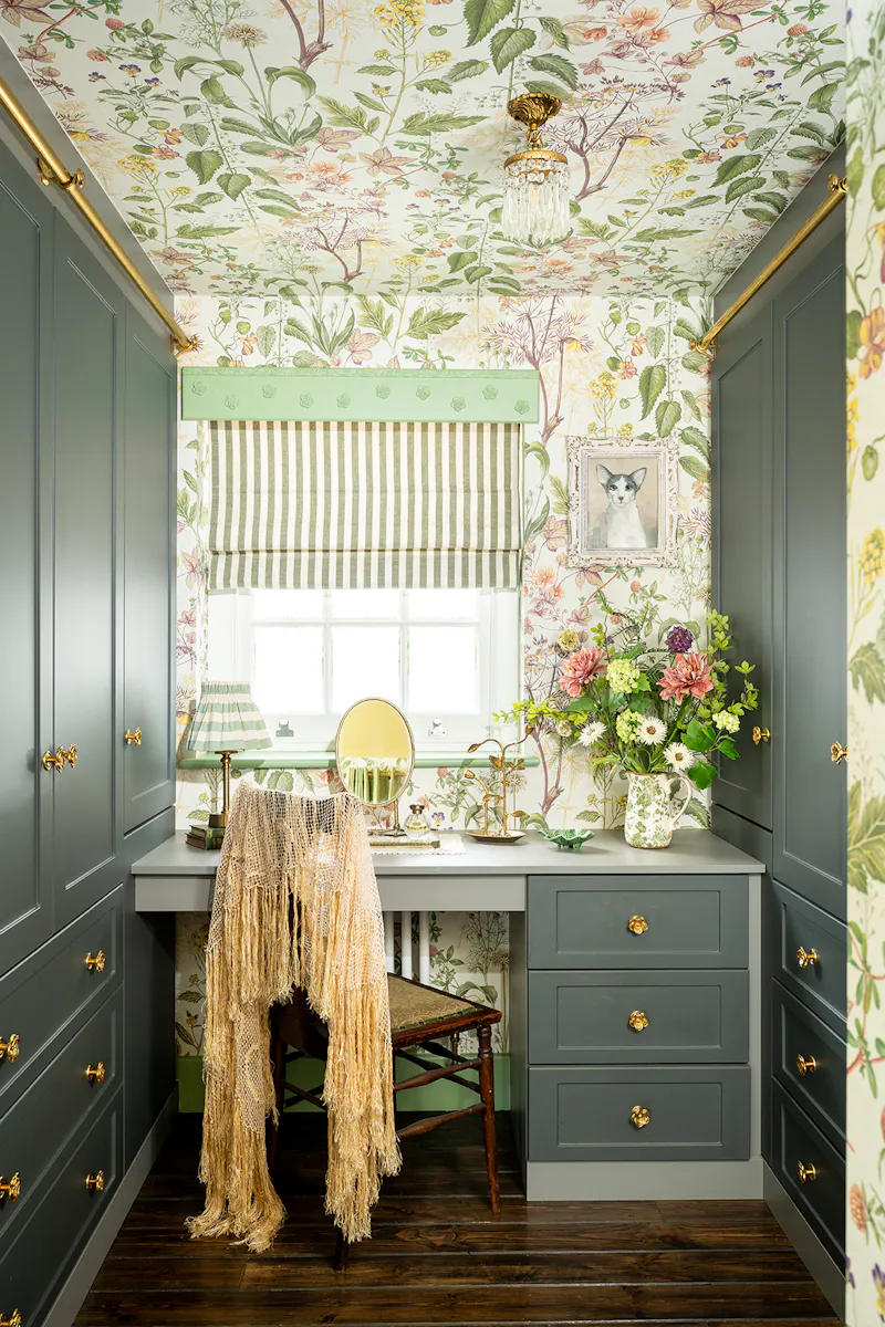 Dressing room at Colourful cosy Hertford cottage, C954 (photo 32)