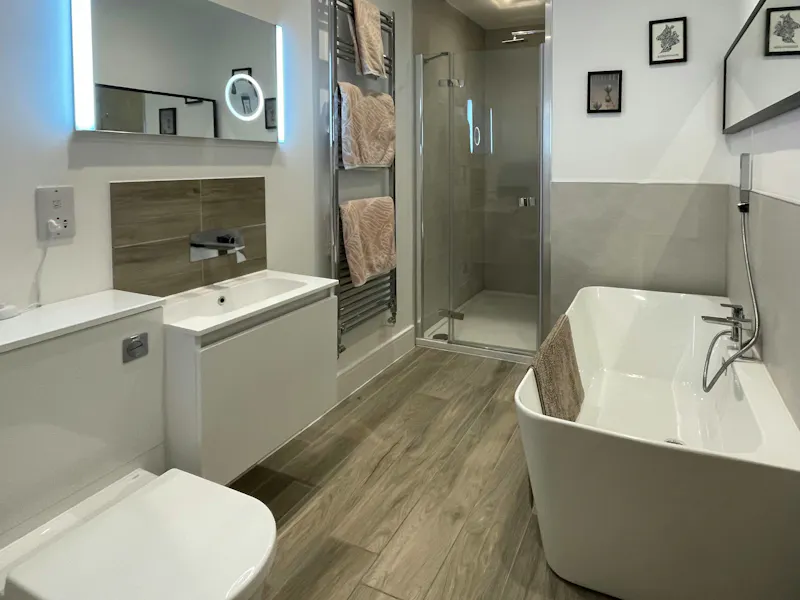 Bath at Modern Baldock family home, D2862 (photo 15)