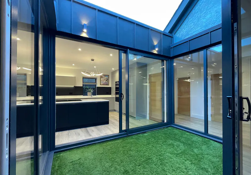 Courtyard at Modern Baldock family home, D2862 (photo 8)
