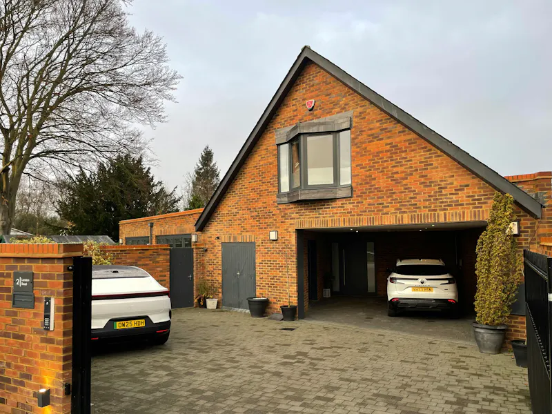 Driveway at Modern Baldock family home, D2862 (photo 1)