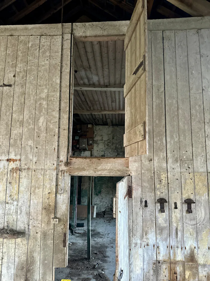 Derelict georgian Tisbury barns, N567 (photo 14)