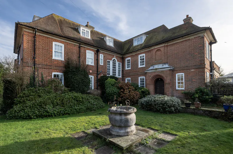 Stylish Folkestone Home, D2864 (photo 1)