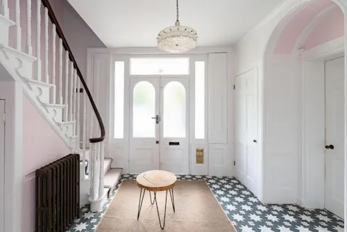 Stunning South London Villa, B2103