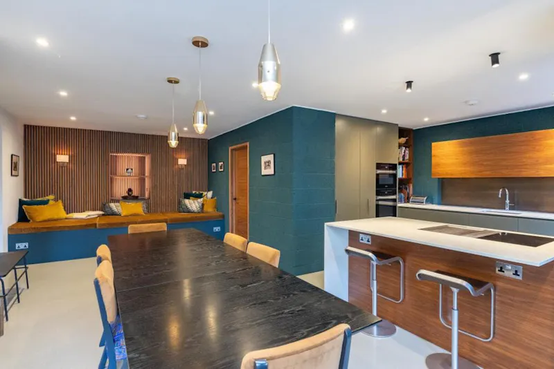 Dining room at Stunning South London Villa, B2103 (photo 3)