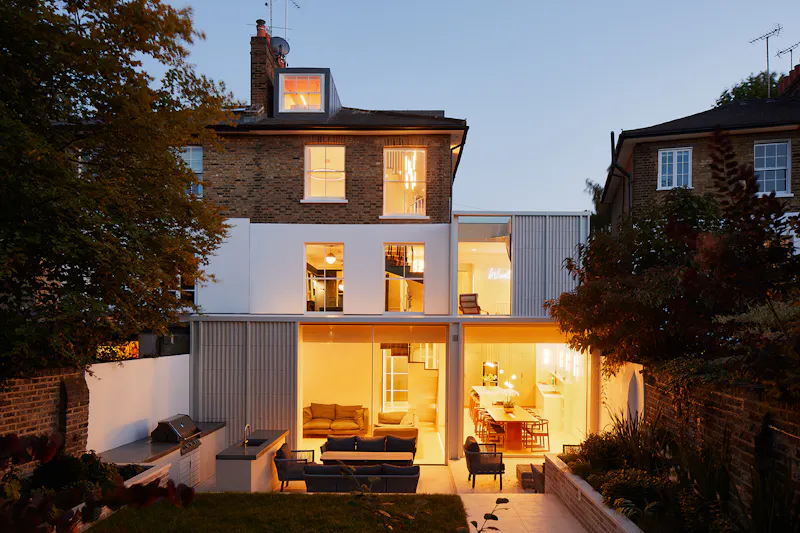 Refined Haggerston home, B2120 (photo 15)
