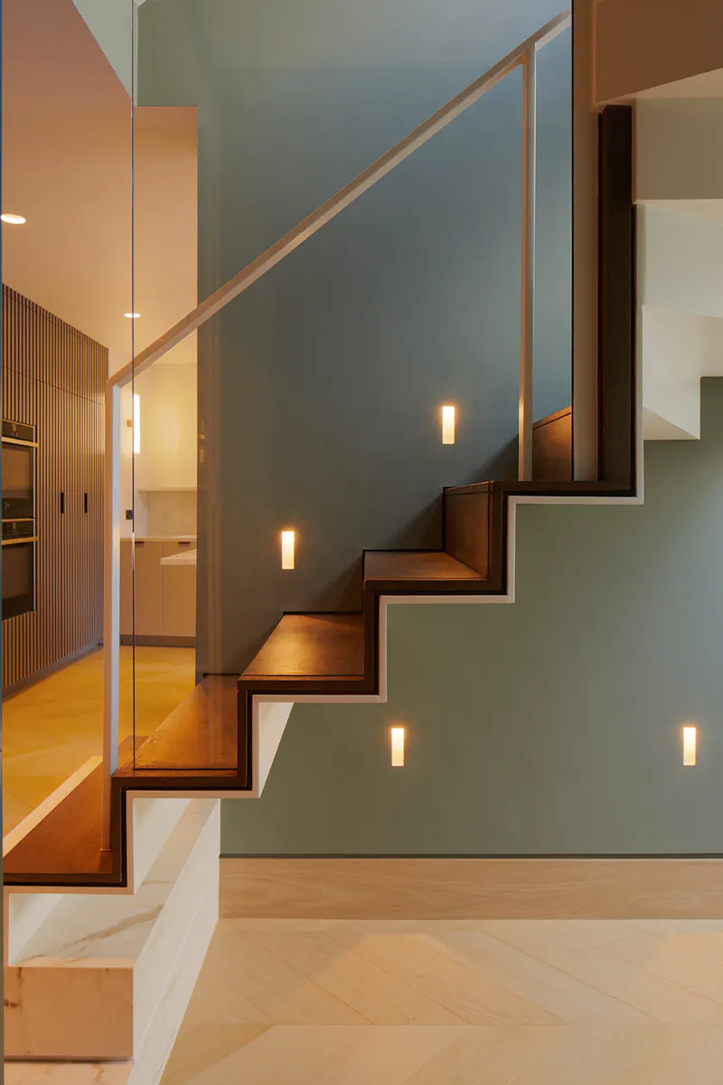 Refined Haggerston home, B2120 (photo 11)