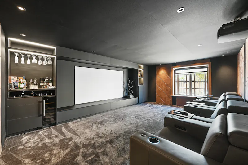 Sleek Modern Harrow apartment, B2118 (photo 11)