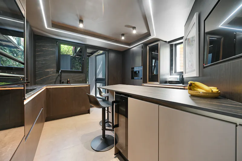 Sleek Modern Harrow apartment, B2118 (photo 9)