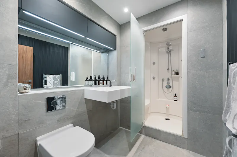 Bathroom at Sleek Modern Harrow apartment, B2118 (photo 20)