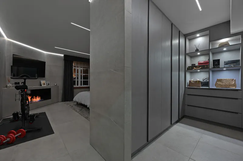 Dressing room at Sleek Modern Harrow apartment, B2118 (photo 15)