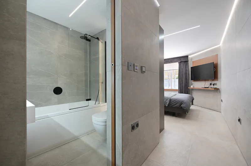 Sleek Modern Harrow apartment, B2118 (photo 18)