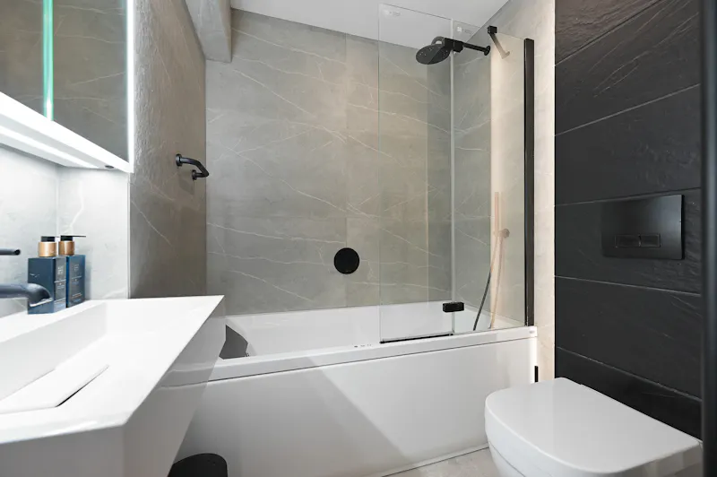 Shower at Sleek Modern Harrow apartment, B2118 (photo 19)