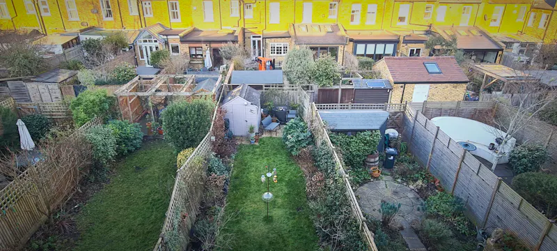 Garden at Chiswick victoria terrace , B2121 (photo 17)