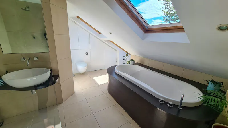 Bath at Chiswick victoria terrace , B2121 (photo 16)