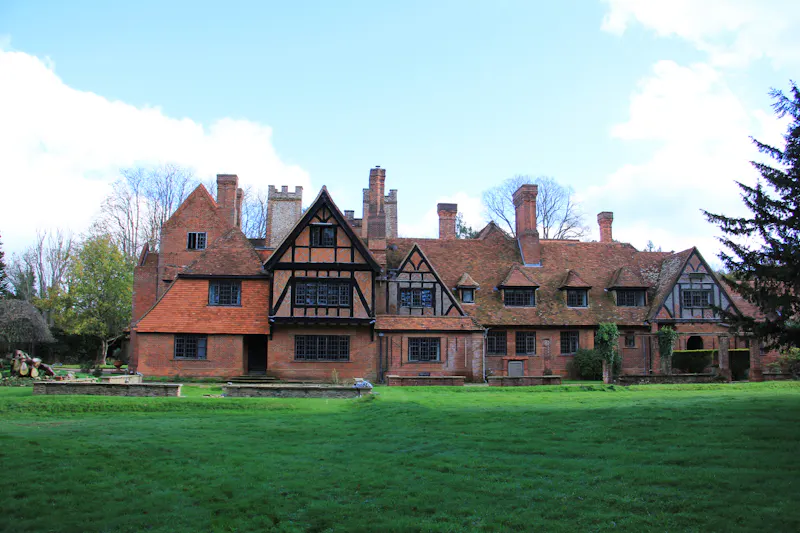 Vacant Reading Tudor manor, M371 (photo 24)